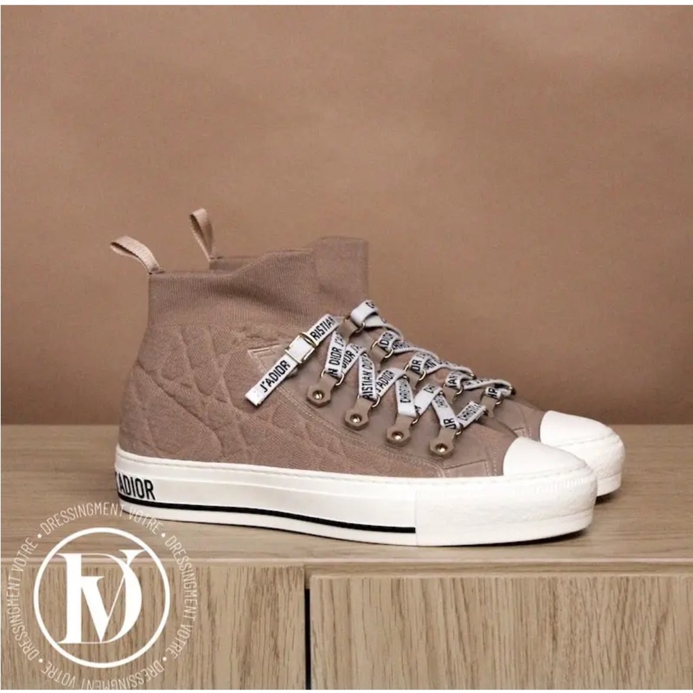 CHRISTIAN Dior High-Top Sneakers in Tan
BRAND NEW! Sz 38
